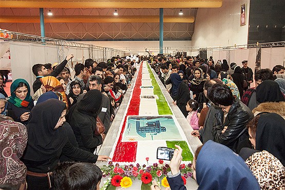 پخت کیک سی و چهار متری بمناسبت سی و چهارمین سالروز پیروزی انقلاب اسلامی در گرگان