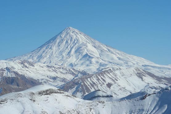 برف و باران مانع صعود به بام ایران شد