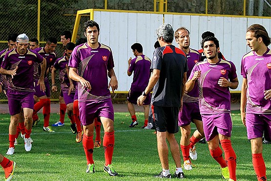 اشک بازیکن پرسپولیس پس از عذرخواهی از مردم درآمد