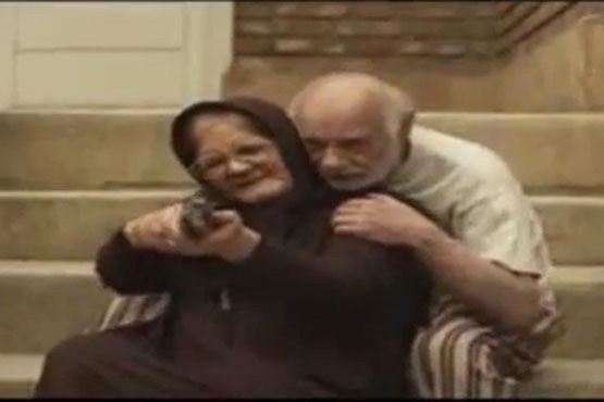 اکبر عبدی در صحنه‌ای از فیلم "خوابم میاد"