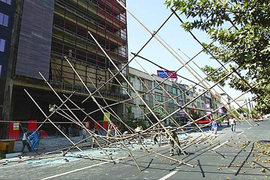 داربست‌های لرزان شهر ما