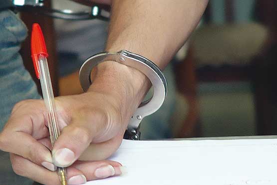 مهر سکوت بر لبان متهم به قتل