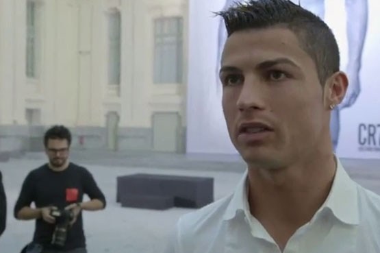 مصاحبه با رونالدو در روز نصب بنر تبلیغاتی لباس زیر CR7