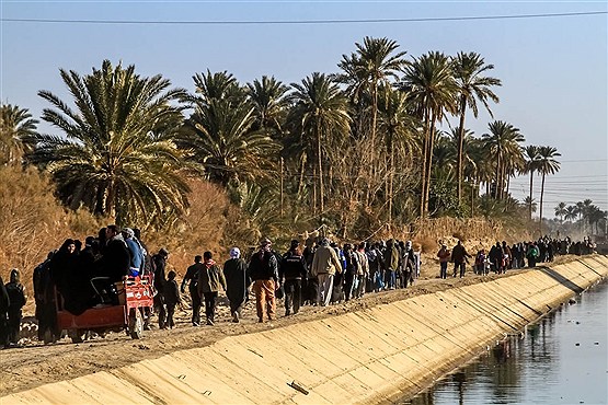 کاروان پیاده زائران حسینی به سوی کربلا