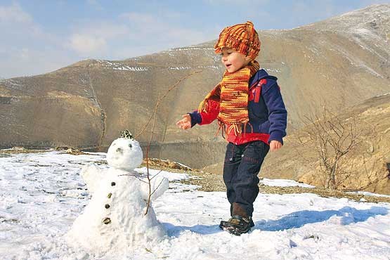 برف، در مدرسه های تهران را تخته کرد