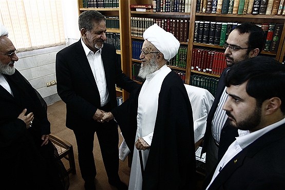 تاکید مراجع تقلید بر رسیدگی دولت به مشکلات اقتصادی