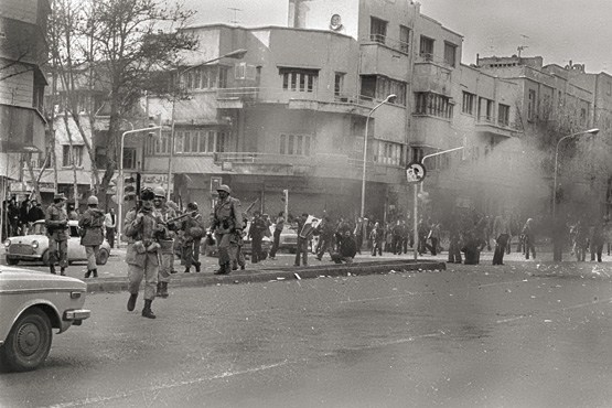 خاطرات یک عکاس نسل «دوزاری» از روزهای انقلاب خاطرات یک عکاس نسل «دوزاری» از روزهای انقلاب