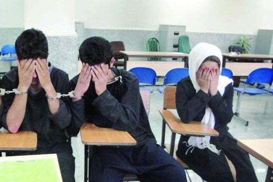 اخاذی سیاه 2 مرد و یک زن از مردان