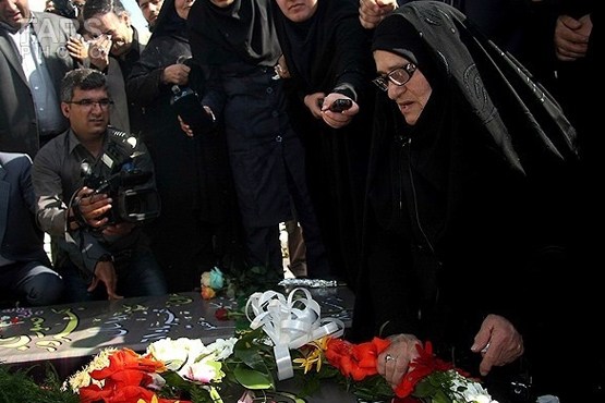 سفره عقدی که سر مزار شهید بر پا شد