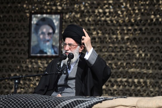 برخی بدنبال تخطئه جانفشانی‌های دفاع مقدس و جهت‌گیری امام بزرگوار هستند