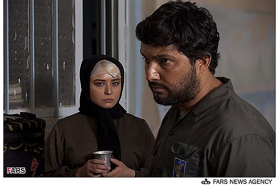 تجلیل عوامل سریال «کیمیا» از خانواده شهید جهانآرا تجلیل عوامل سریال «کیمیا» از خانواده شهید جهانآرا