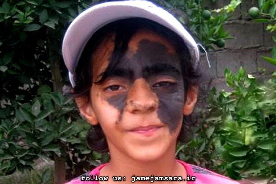 دختر دلشکسته با نقشی روی صورتش |عکس|