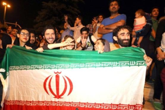 شادی خیابانی پس از یک نمایش دل انگیز/تصاویر