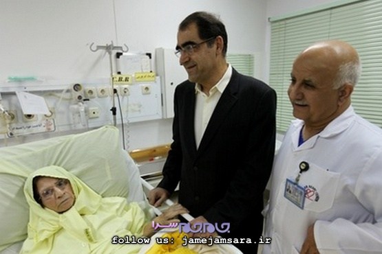 عیادت وزیر بهداشت از مادر رئیس جمهور [عکس]
