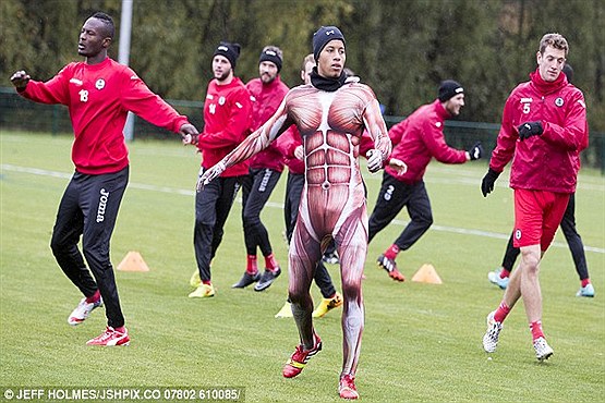 بازیکن "ماهیچه ای" در تمرینات همه توجهات را به خود جلب کرد+عکس