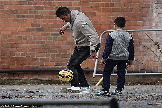 هنرنمایی مهاجم محبوب در یک نمایش تلویزیونی+[مجموعه عکس]