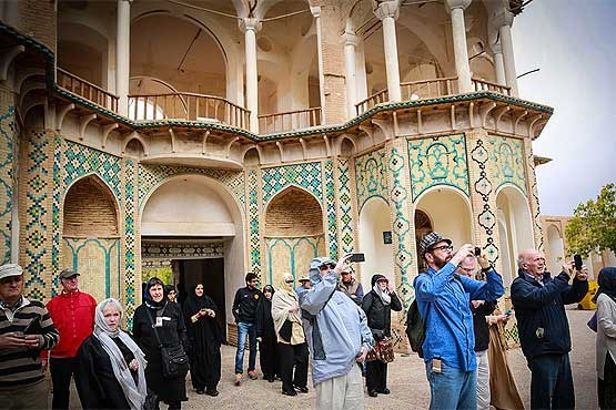 ورود گردشگران خارجی از زمین و آسمان به ایران