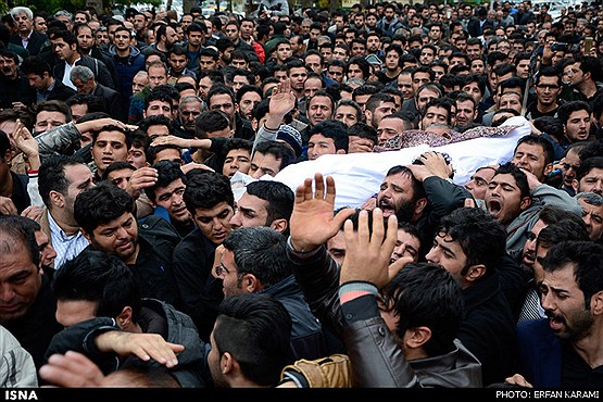 مراسم تشییع پیکر "بابک قربانی" و اندوه شدید مردم[مجموعه عکس]
