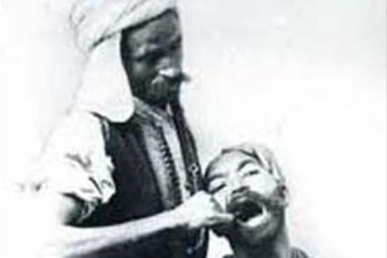 کشیدن دندان  در زمان قاجار/ عکس