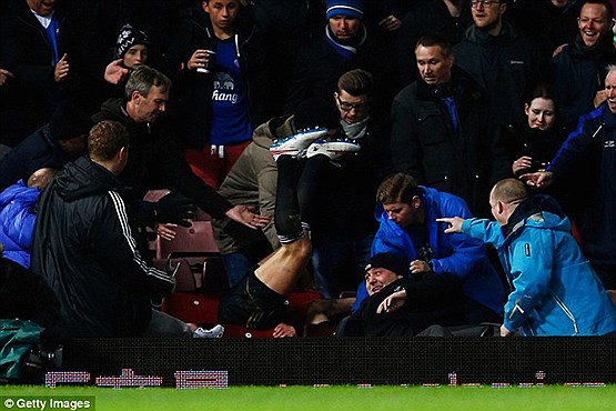 کله پا شدن یک بازیکن +[مجموعه  عکس]