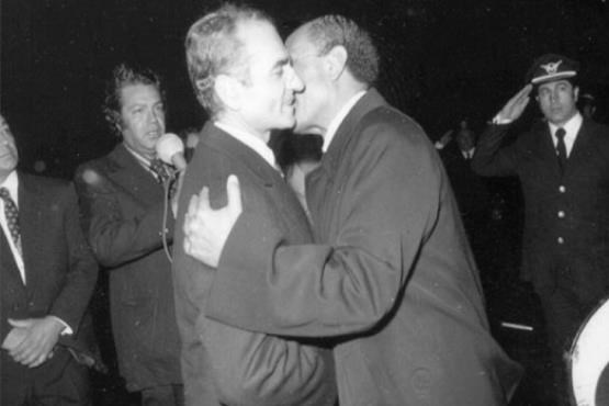 400 هزار دلار هدیه به رسمیت شناختن اسرائیل 400 هزار دلار هدیه به رسمیت شناختن اسرائیل