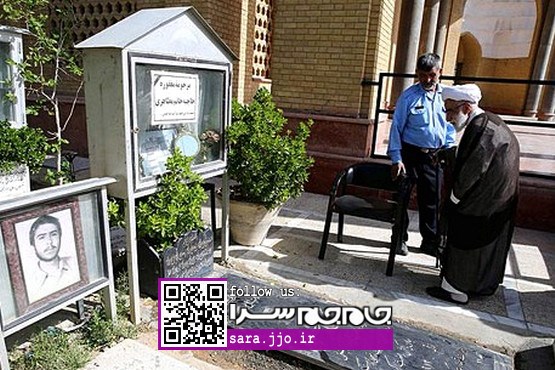 آیت‌الله جنتی کنار مزار همسرش [عکس]