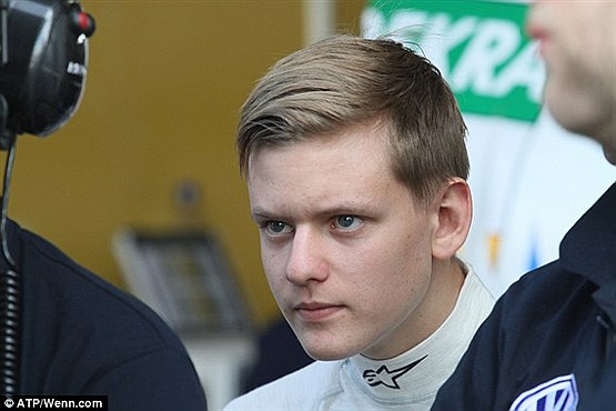 پسر اسطوره قدم در راه پدر گذاشت +[مجموعه عکس]