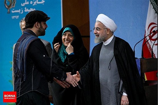 رئیس جمهور  از یک گروه راک تقدیر کرد/عکس