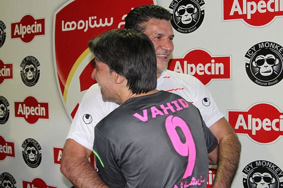 آقای گل فوتبال و فوتسال جهان رو در روی هم +[مجموعه عکس]