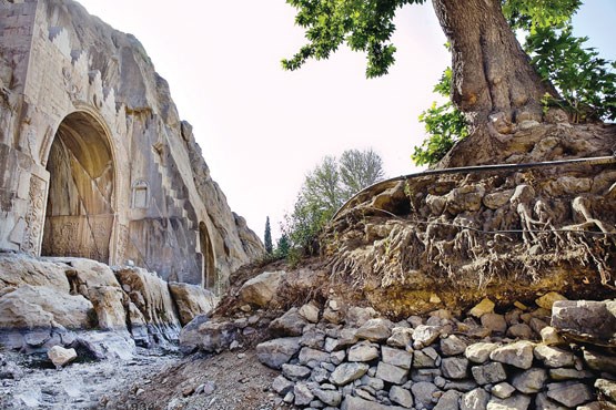 خشکسالی، چشمه طاق‌ بستان را بلعید + عکس