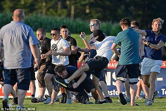 کتک کاری شدید در یک بازی دوستانه +[مجموعه عکس]