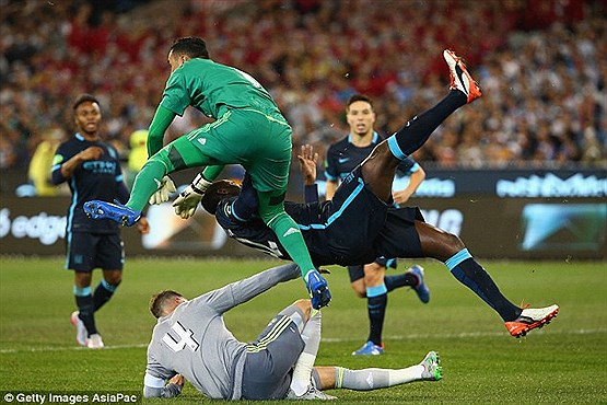 خطای شدید دروازه بان رئال مادرید بر روی یحیی توره +[مجموعه عکس]