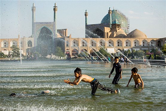 نقش جهان؛ میزبان آب تنی بچه ها