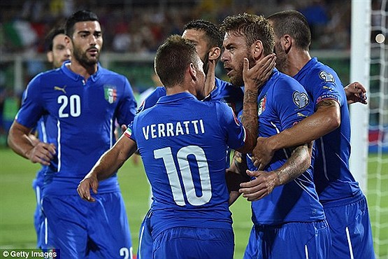 لاجوردی پوشان به صدر رسیدند +[مجموعه عکس]