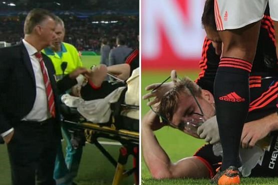 صحنه دلخراش شکسته شدن پای ستاره منچستریونایتد و اشک های او +[مجموعه عکس]