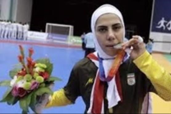 فرزانه توسلی: عابدزاده وار شوت ها را گرفتم