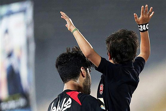 طارمی و تقسیم شادی پس از گل با هانی +[مجموعه عکس]