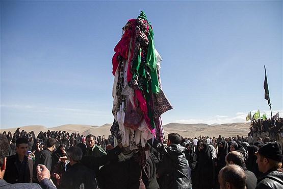 آیین عزاداری کفن پوشان و علم بندان در روستای لیقوان