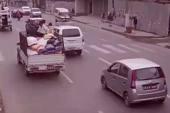 لحظات دلهره در زمین لرزه شدید دهلی نو + فیلم