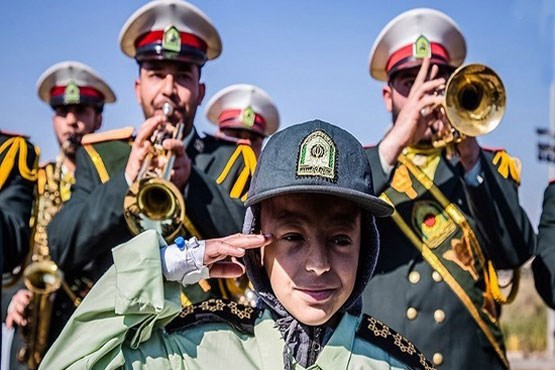 پلیس، آرزوی کودک سرطانی را برآورده کرد (تصاویر)