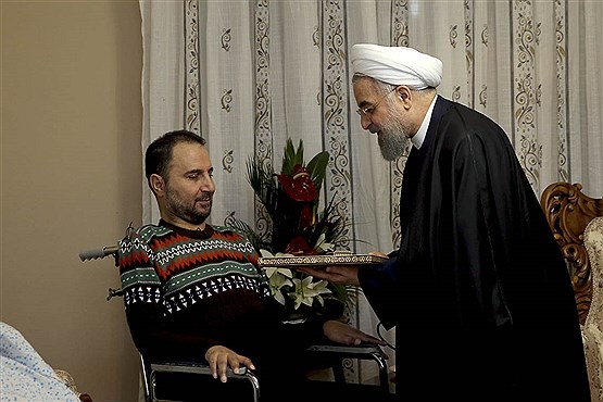 دیدار رئیس جمهور با خانواده شهیدان شیخ شعبانی و محمد رضا سوری جانباز 70درصد