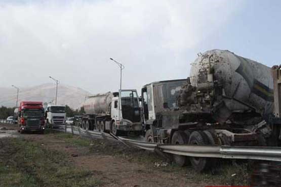 تصادف 17 خودرو در اتوبان آزادگان