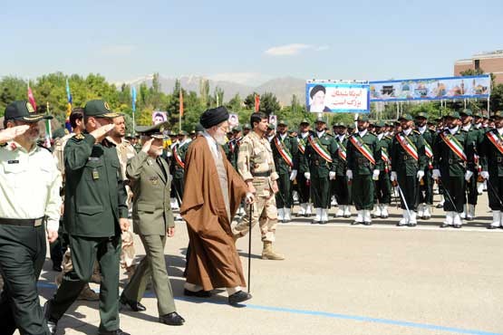 مراسم دانش‌آموختگی دانشجویان دانشگاه امام حسین (ع) با حضور رهبر انقلاب