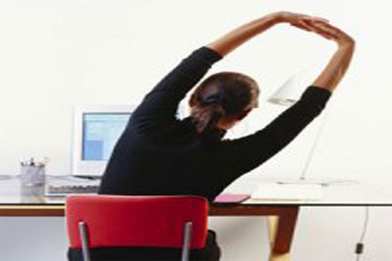 ۱۲ حرکت ورزشی لاغر کننده برای محل کار + اینفوگرافیک