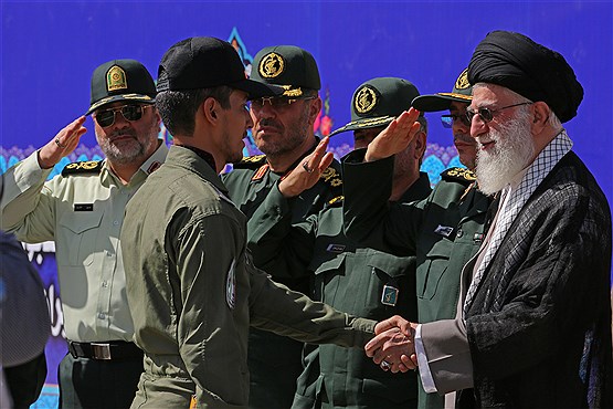 نیروهای مسلح باید همواره آماده ایفای نقش باشند/ جوان مومن کارآمد ثروت واقعی کشور است