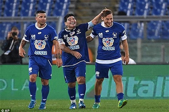 مارادونا، توتی، رونالدینیو و دیگران در بازی "صلح" (تصاویر)