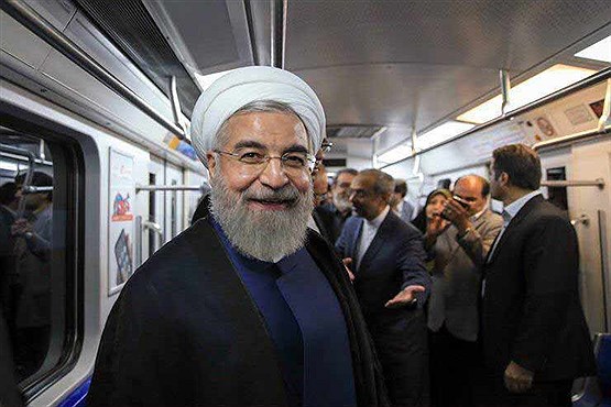 عکس/ حال خوب روحانی در متروی کرج!