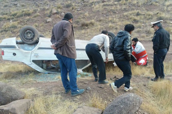 واژگونی سواری پژو پارس در چهارمحال و بختیاری ۳ کشته و ۱ مجروح برجای گذاشت