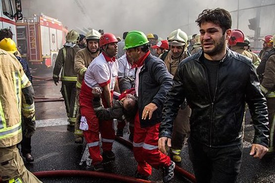 پیکر اولین آتش نشان حادثه پلاسکو بیرون آورده شد