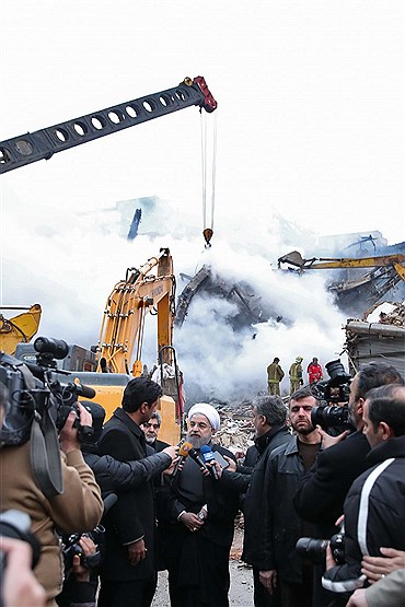 حضور رئیس جمهوری در محل حادثه ساختمان پلاسکو